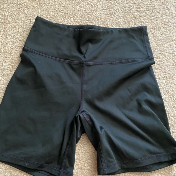 Fabletics bike shorts - Picture 2 of 3